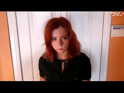 ❤️ A Guardia di Sicurezza hà punitu una bella donna per un tacchettu - Cum in bocca ❤ Video porno à noi ﹏