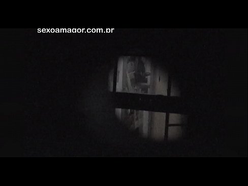 ❤️ Blondie hè videoregistrata in segretu da un voyeur di u quartieru nascostu daretu à i mattoni cavi ❤ Video porno à noi ﹏