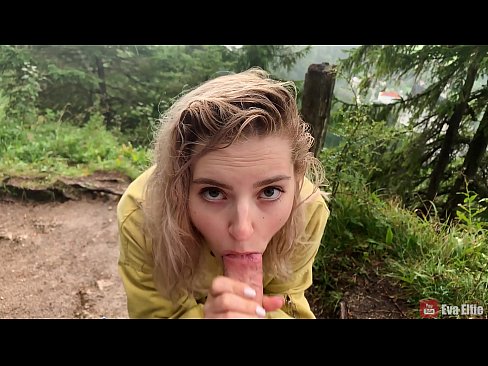 ❤️ Ragazza ingoia cum dopu un pompino publicu - Eva Elfi ❤ Video porno à noi ﹏