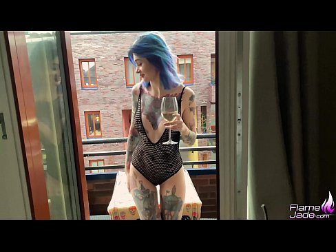 ❤️ Ragazza tremenda chì succhia cù una bocca è cazzo appassionatamente sottu à u celu apertu ❤ Video porno à noi ﹏